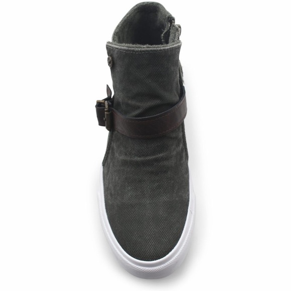 Myla - Picture 3 of 3